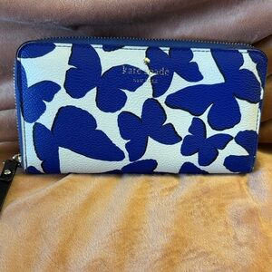 Kate Spade large buttery wallet - Blue & White with gold zipper details